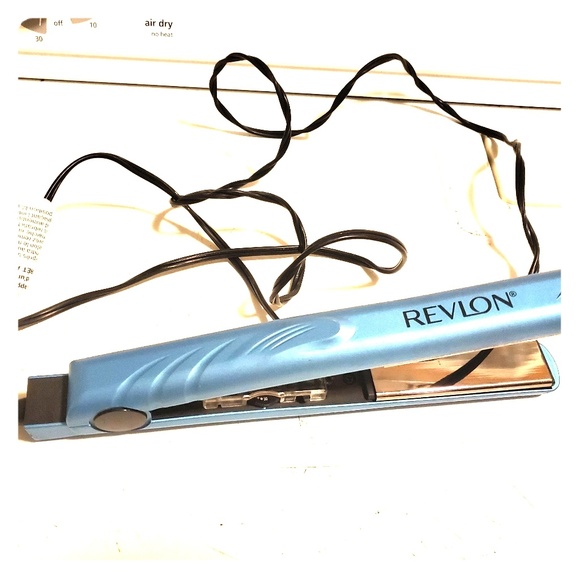 Revlon Blue Titanium 1 inch Straightener - Picture 1 of 4